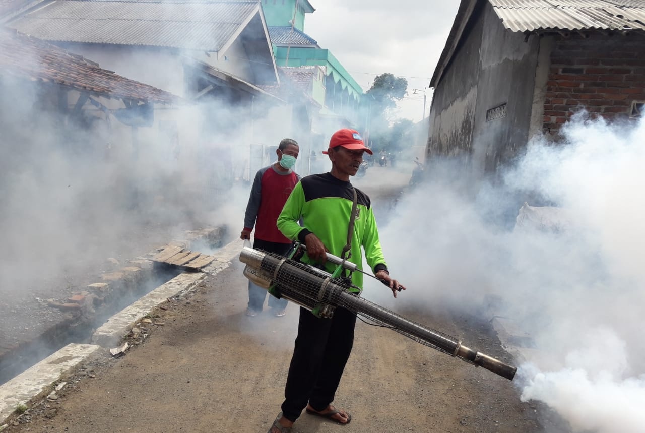 Empat Warga Ligung Positif DB, Pemdes Lakukan Fogging