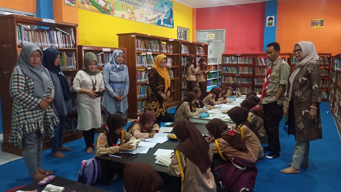 Pertama Kali Adakan Lomba Resensi Literasi