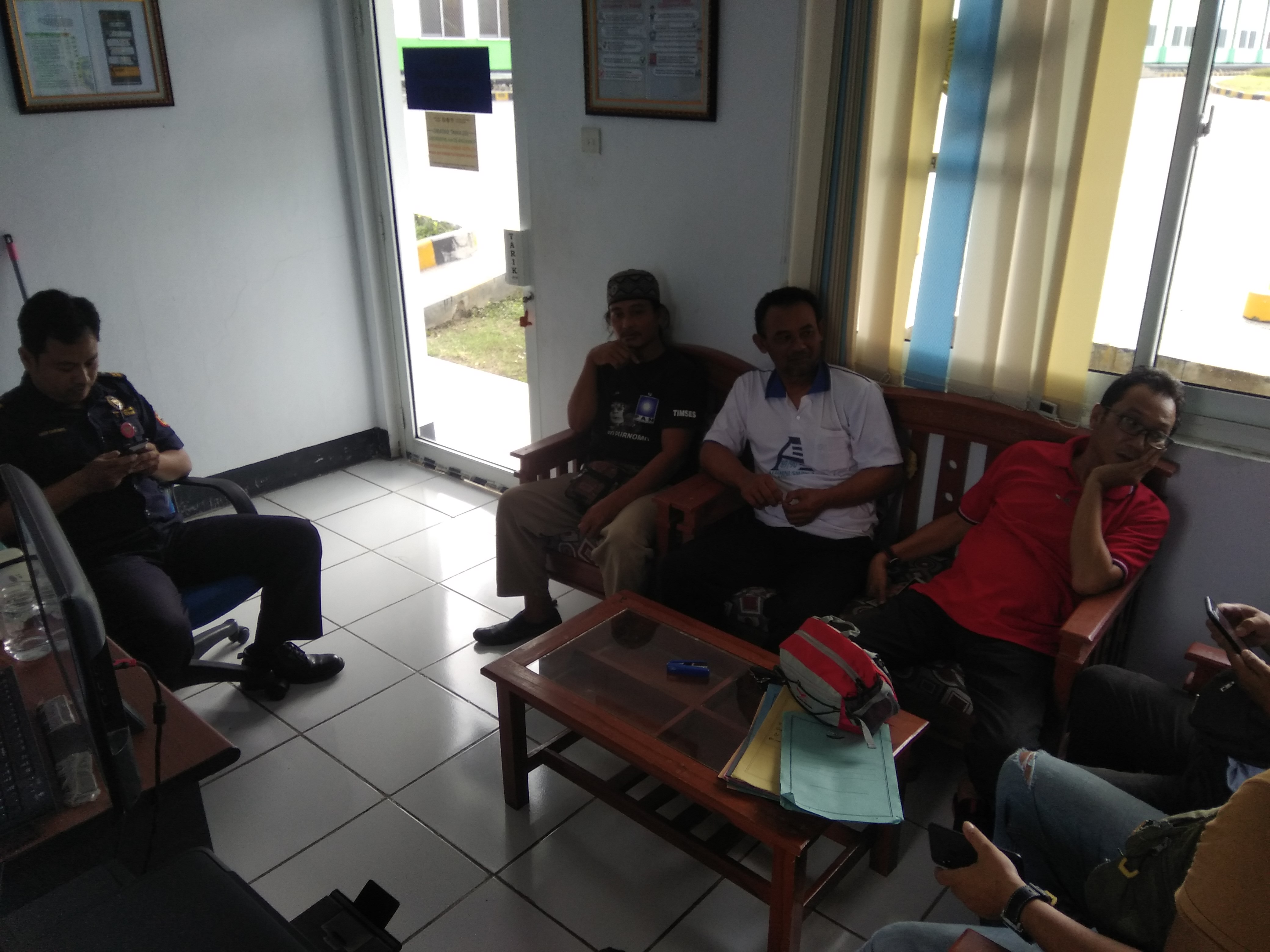 Kades Tegal Aren Minta Perusahaan Peduli Warga