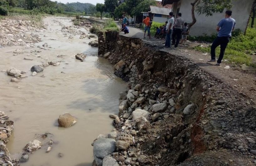 Jalan Nunuk-Cibodas  Majalengka Putus