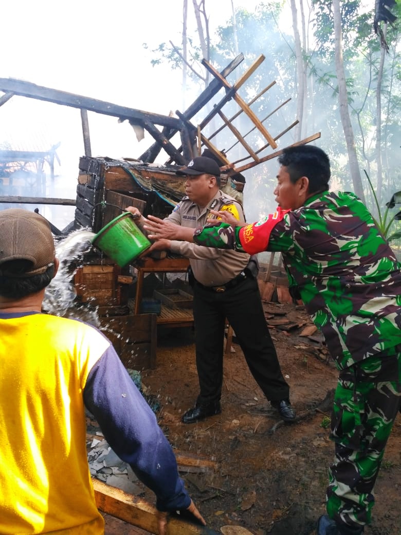 Motor dan Barang Rumah Tangga Hangus Terbakar