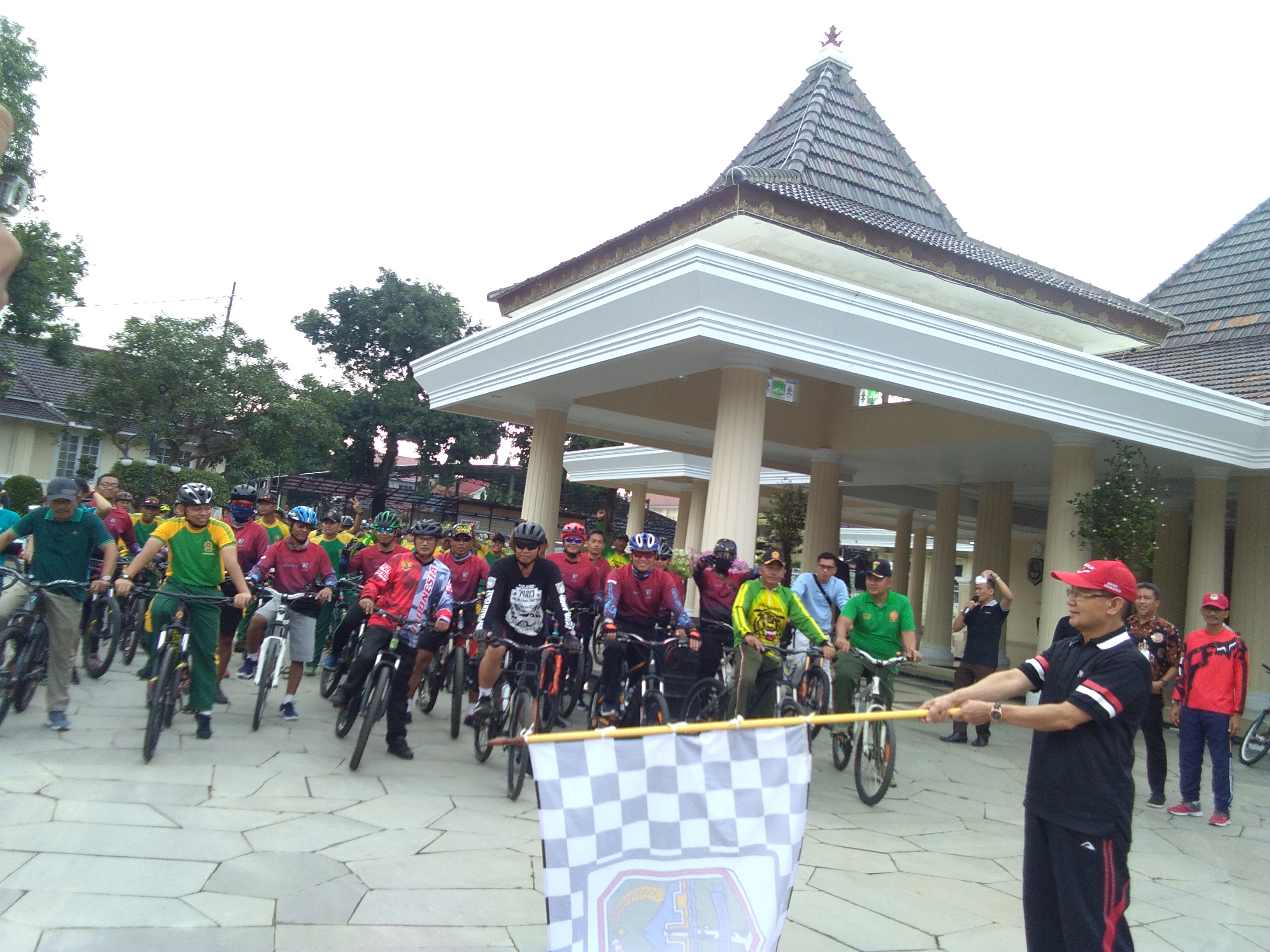 Bupati Lepas Peserta Gowes PWI