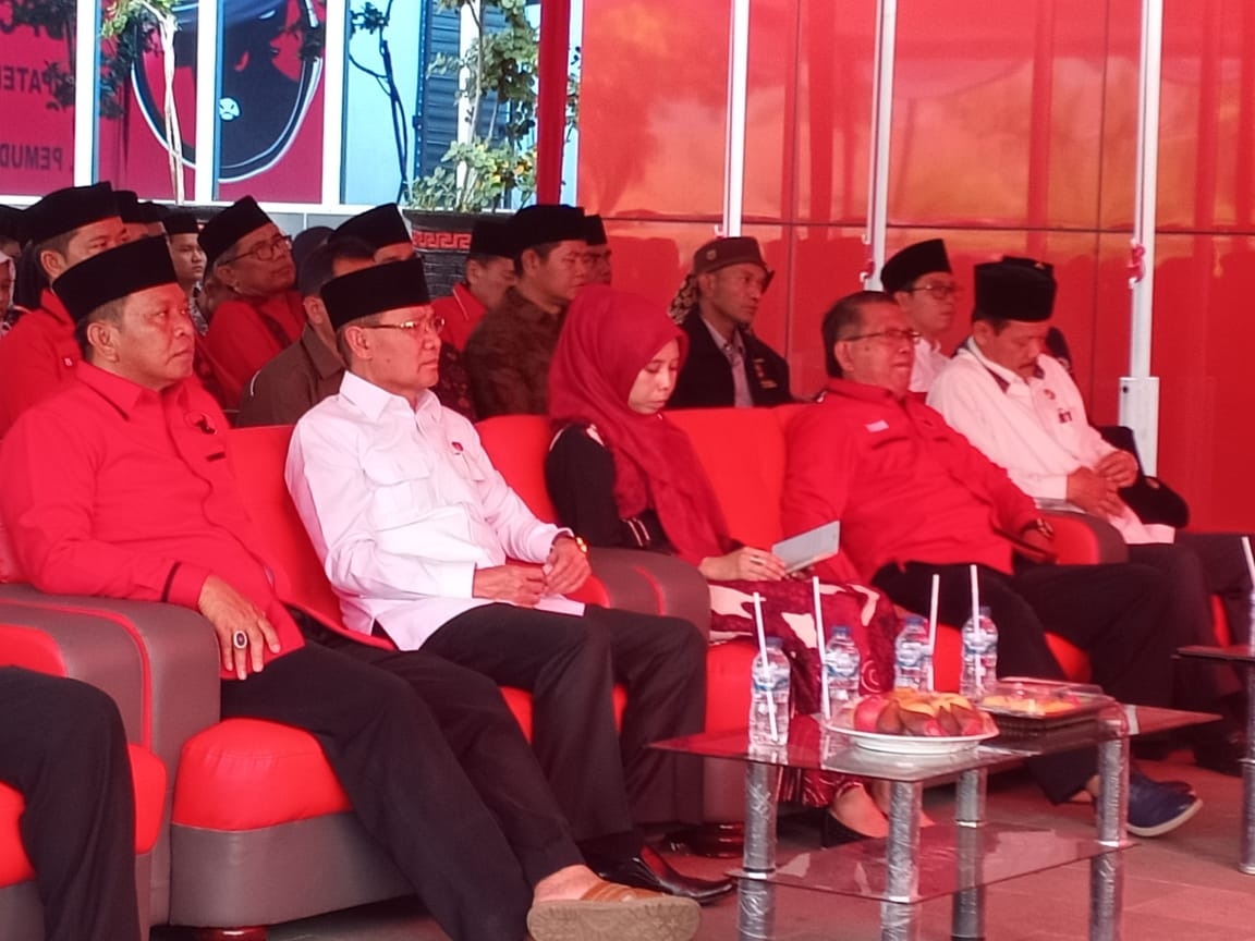 Karna Komitmen PDIP Jadi Partai Pelopor