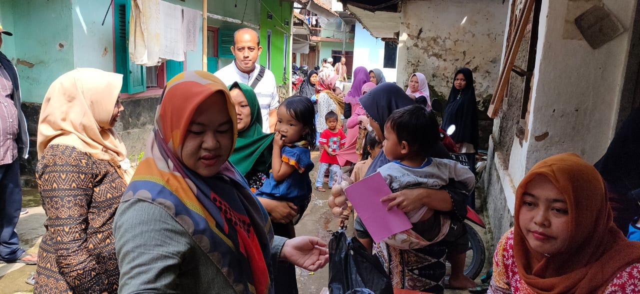 Bumil Terima Bantuan Telur Ayam