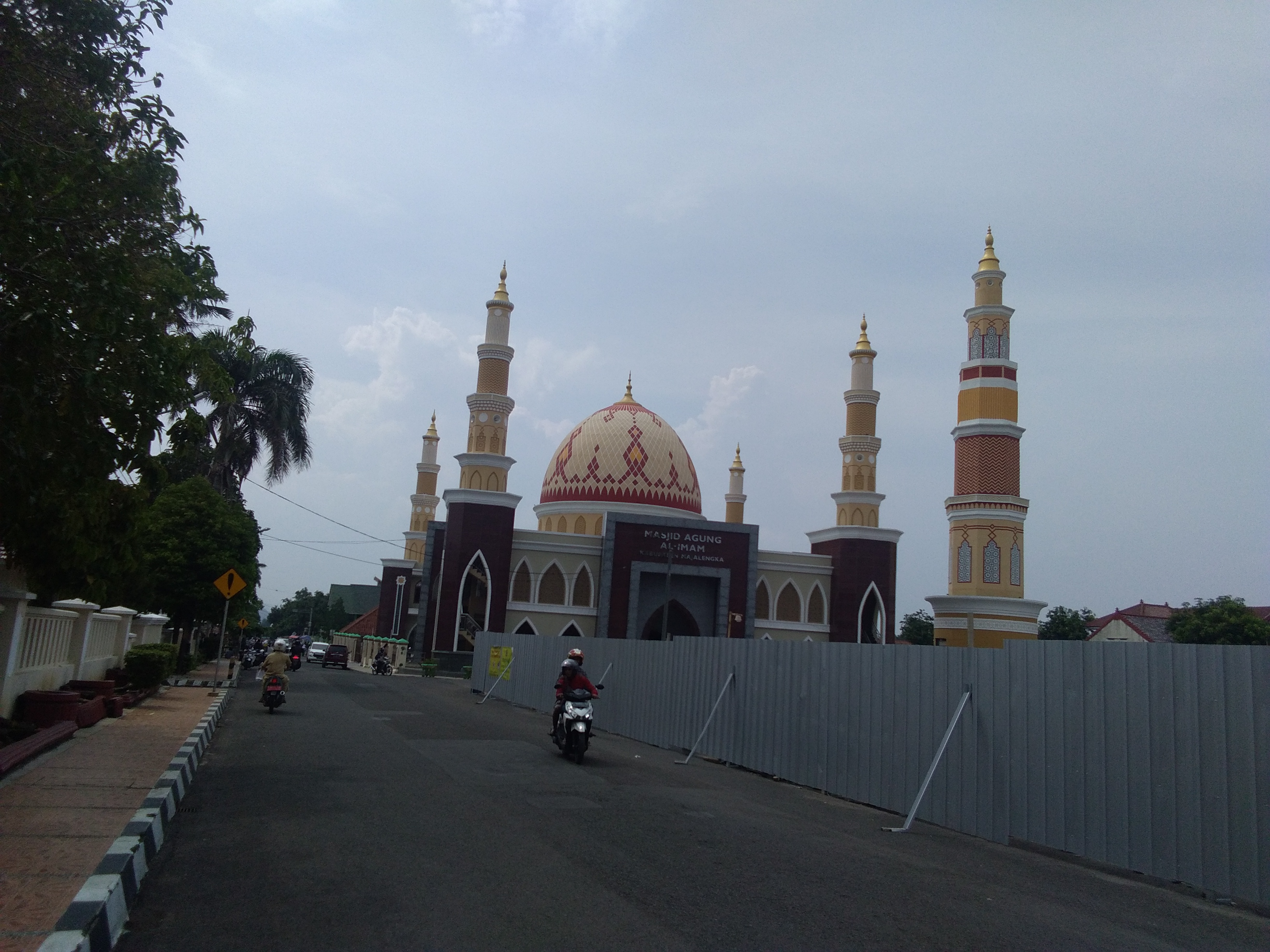 Masjid Agung Al Imam Majalengka Tetap Laksanakan Salat Jumat