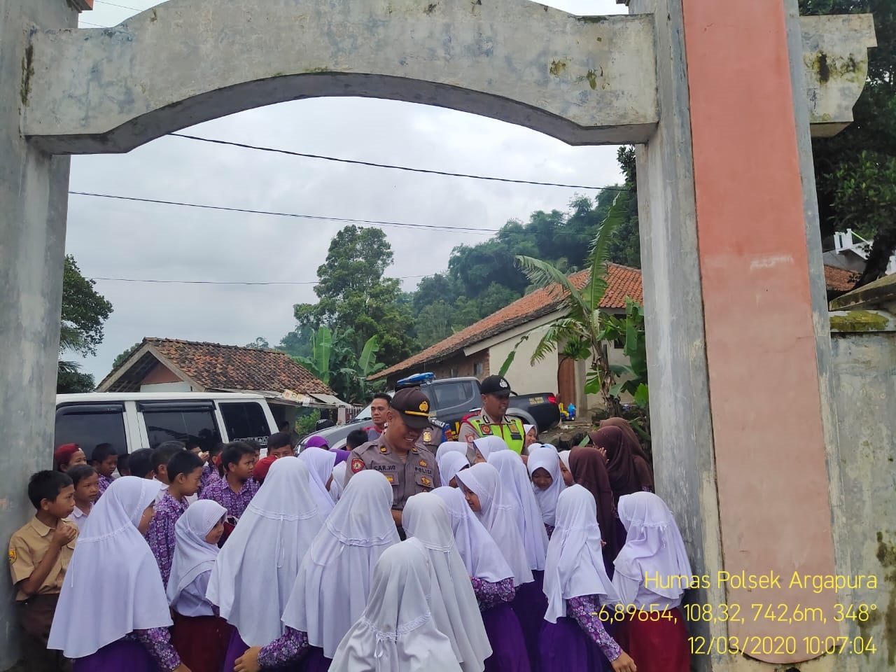 Kapolsek Ingatkan Siswa SD Tidak Main Medsos