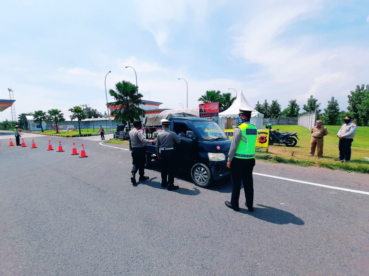 Satlantas Halau Pemudik Masuk Majalengka