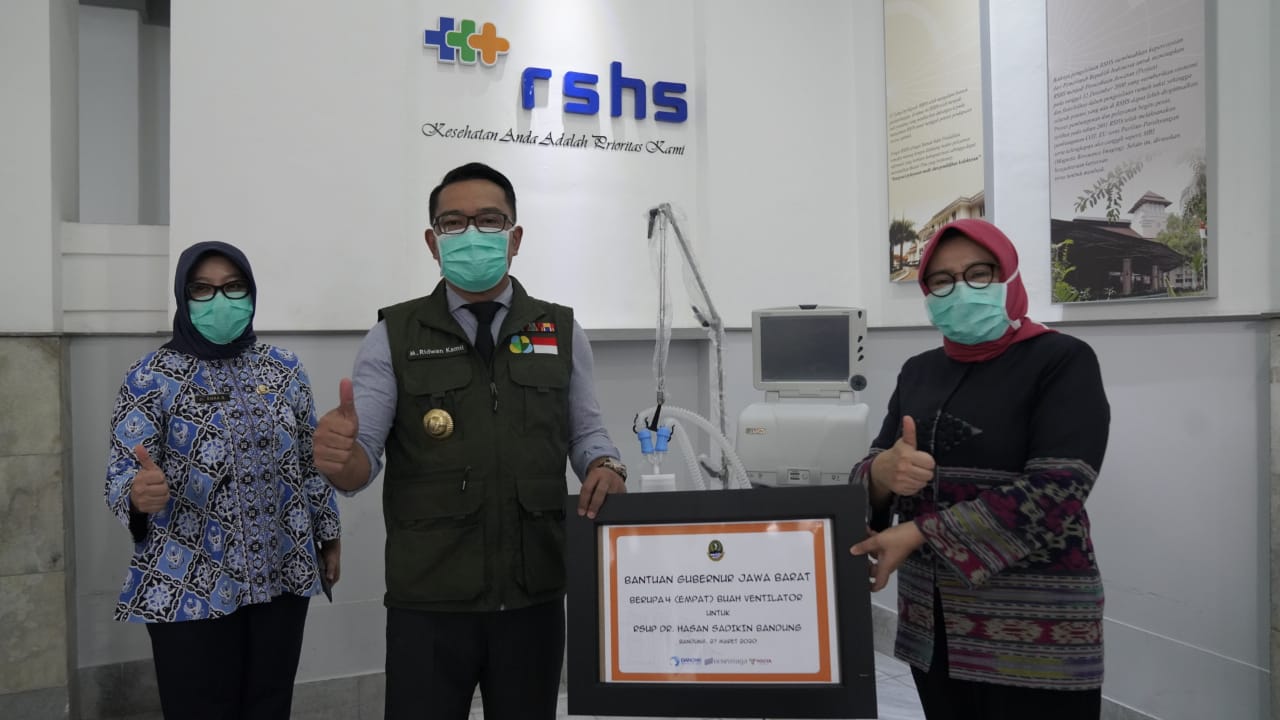 Gubernur Ridwan Kamil Serahkan Empat Ventilator ke RSHS