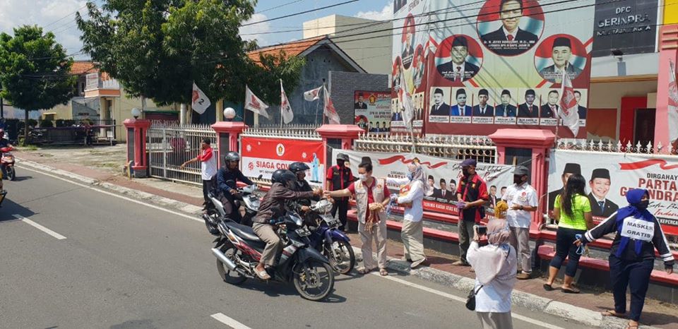 Kang Jefry Bagikan Masker ke Masyarakat