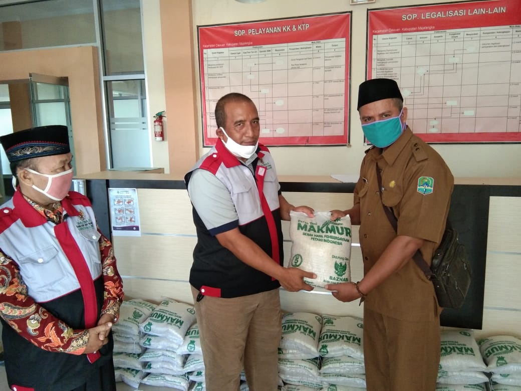 Peduli Lansia, Baznas Bagikan 1.800 Paket Beras