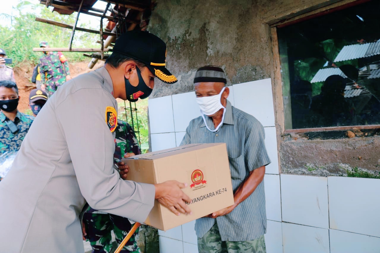 Tahap II, Polres Majalengka Bagikan 1.600 Sembako