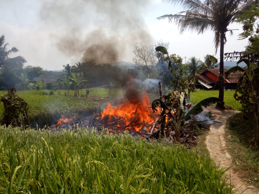 Korsleting Listrik, Rumah Agus Ludes