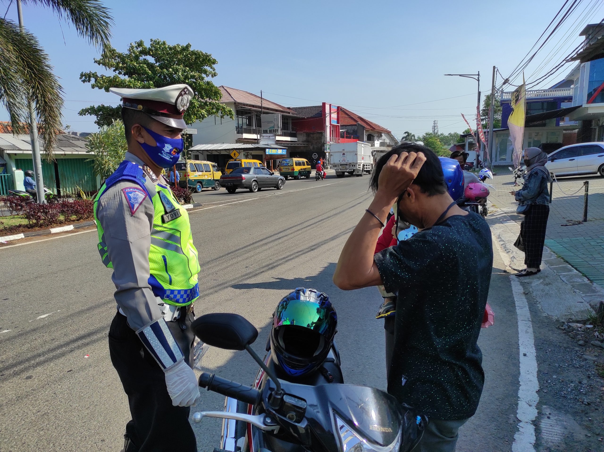 Operasi Patuh, Bagikan 10.000 Masker