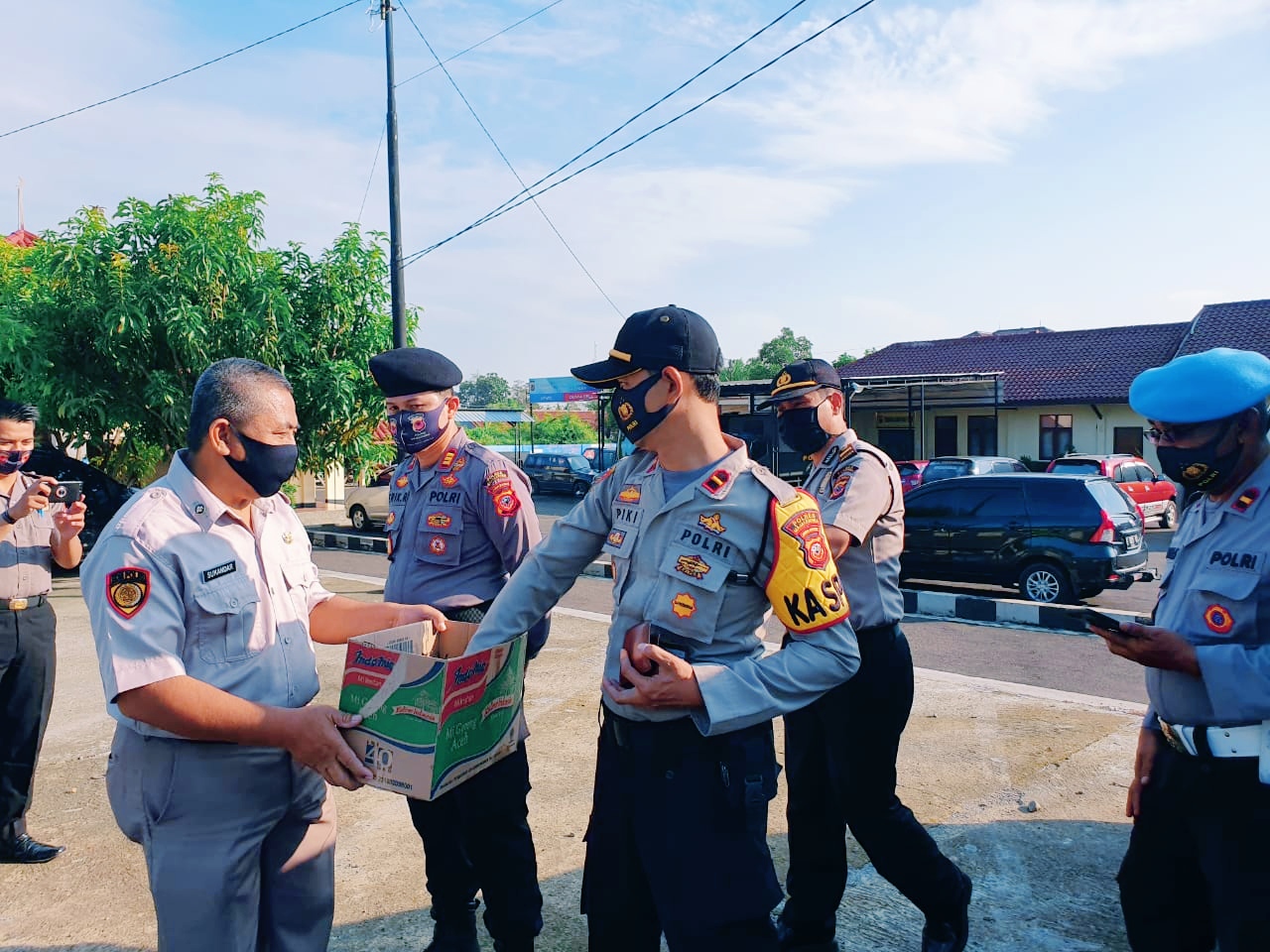 Setiap Rabu, Anggota Polres Majalengka Bersedekah