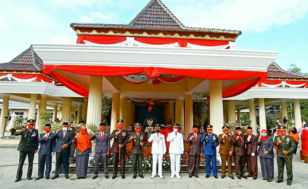Tingkatkan Sinergi Hadapi Pandemi, Bupati Inspektur Upacara HUT ke-75 Kemerdekaan RI