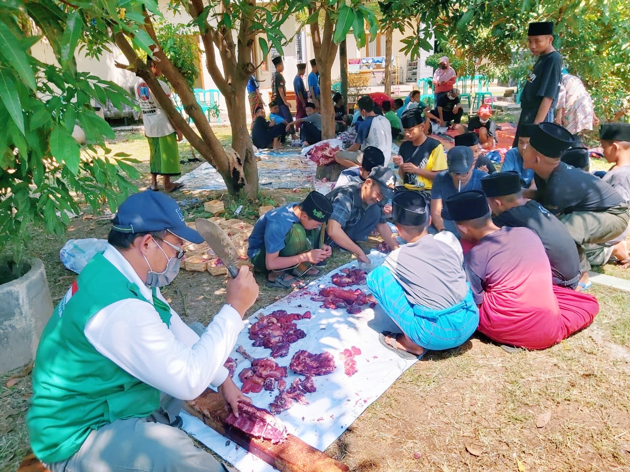 Salurkan 750 Bungkus Daging Kurban