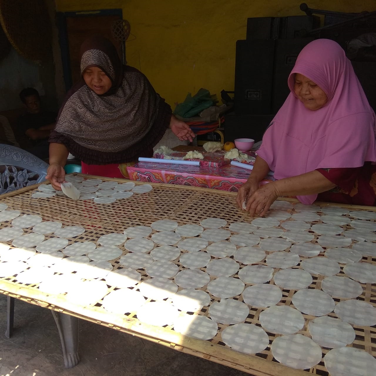 Perajin Opak Kesulitan Bahan Baku