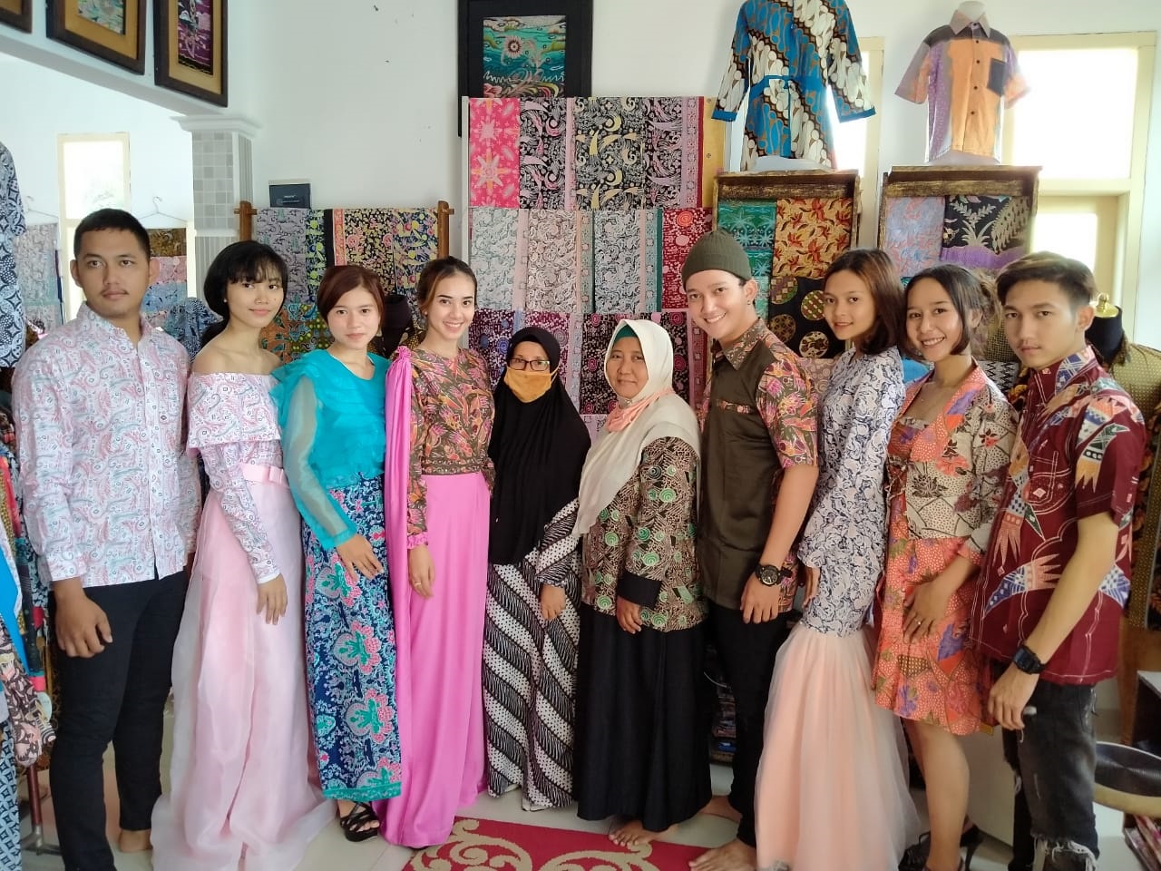 Oxsa Management Pilih Batik Herty Elit