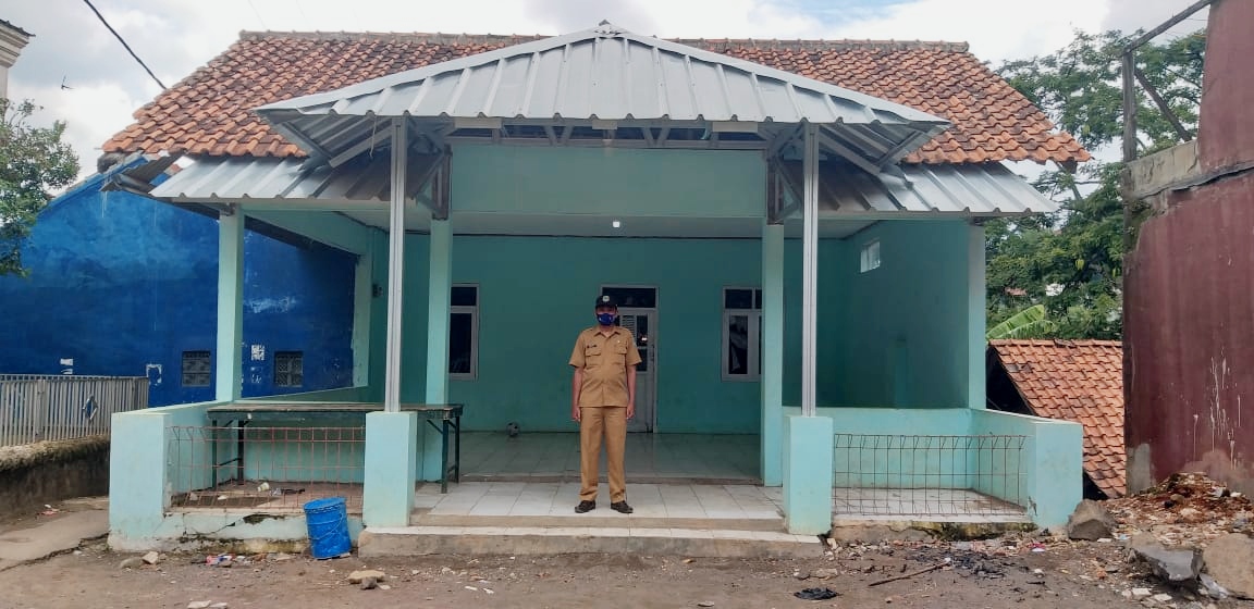 Kadus Mananti Renovasi Balai Kampung