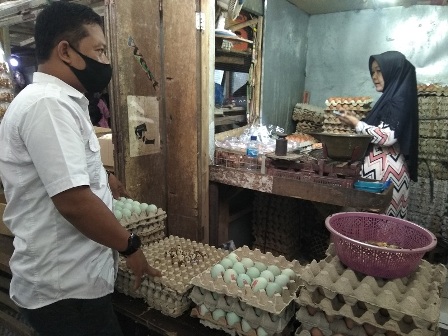 Telur Ayam Tembus Rp28 Ribu