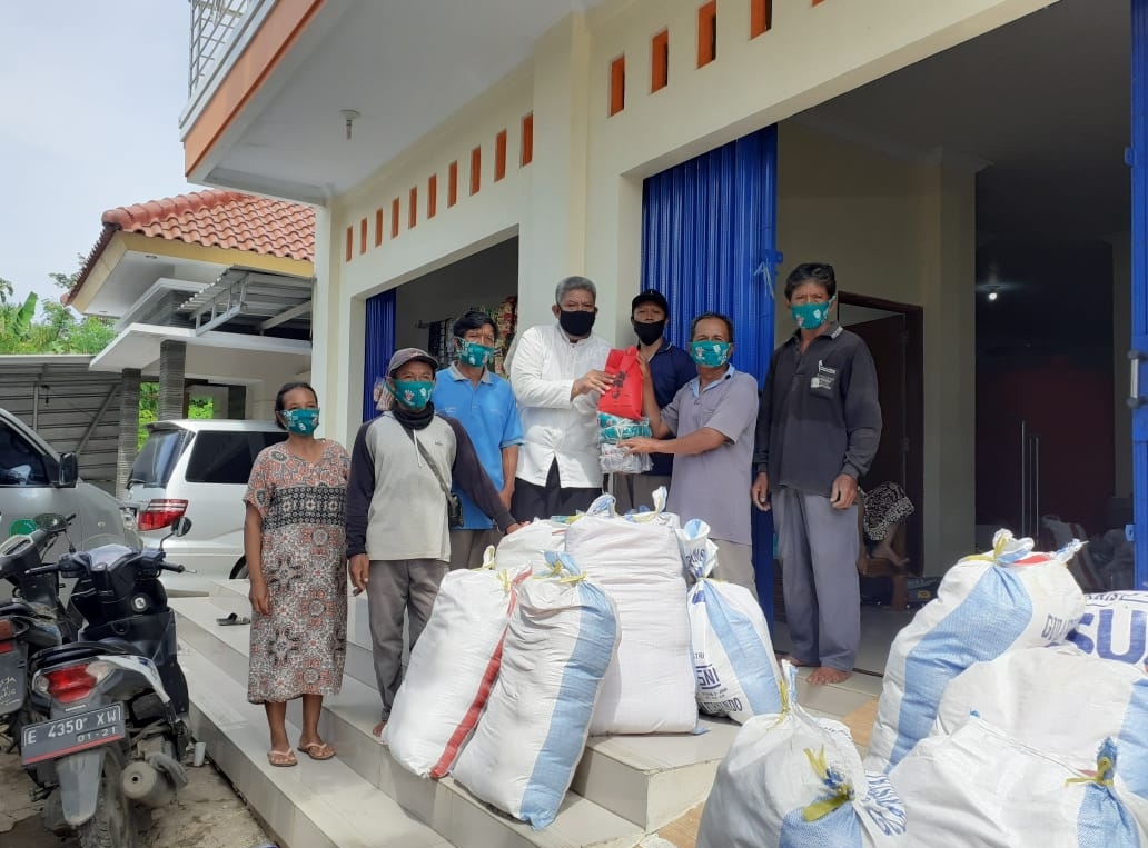 Pemdes Lojikobong Bagikan 5 Ton Beras