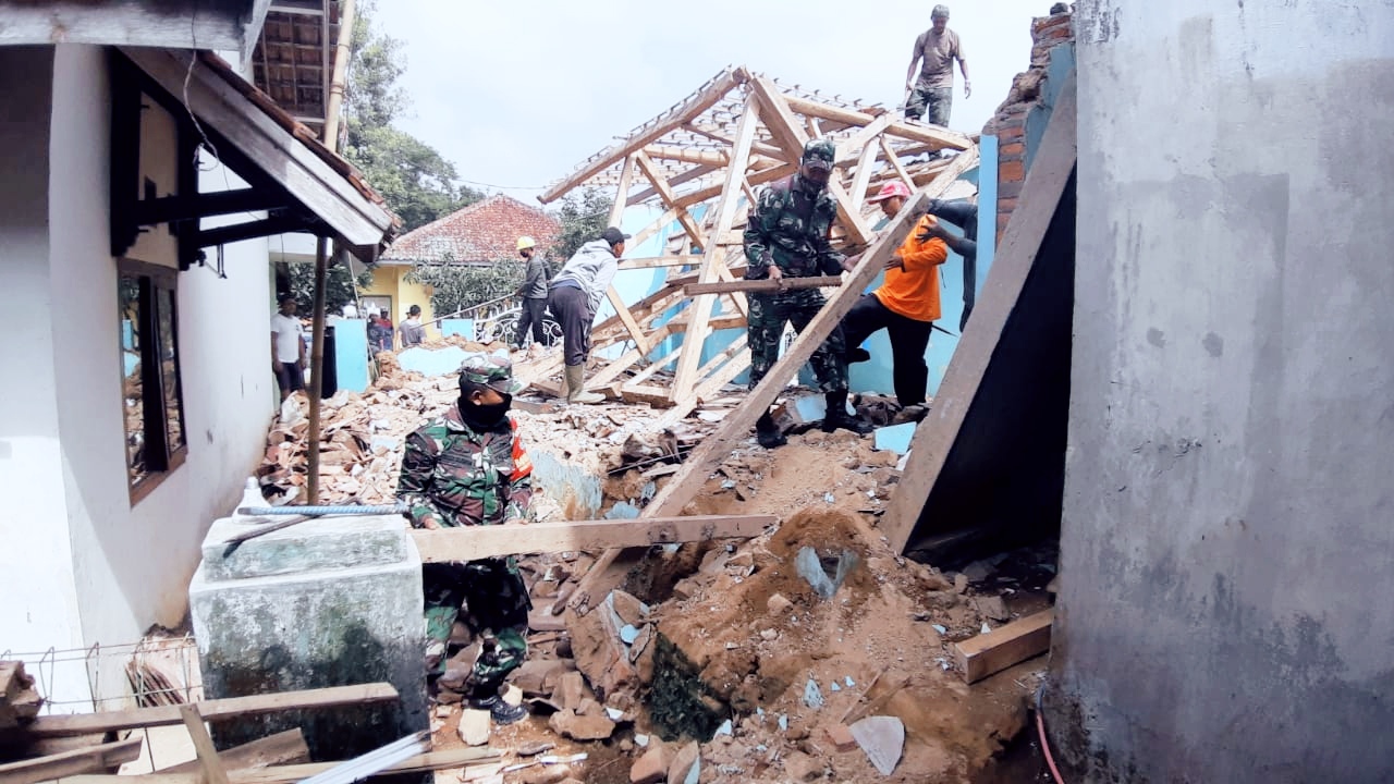 Diguyur Hujan Angin, Musala Ambruk