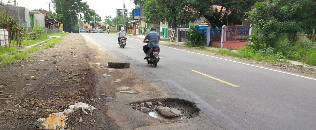 Waspada Lubang Jalan di Jalur Cirebon-Bandung