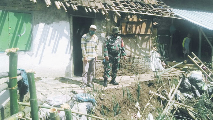 Sungai Cikadongdong Abrasi, Dua Rumah Warga Panjalin Lor Terancam Ambruk