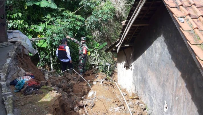 4 Rumah Warga di Majalengka Rusak Tertimpa Longsor