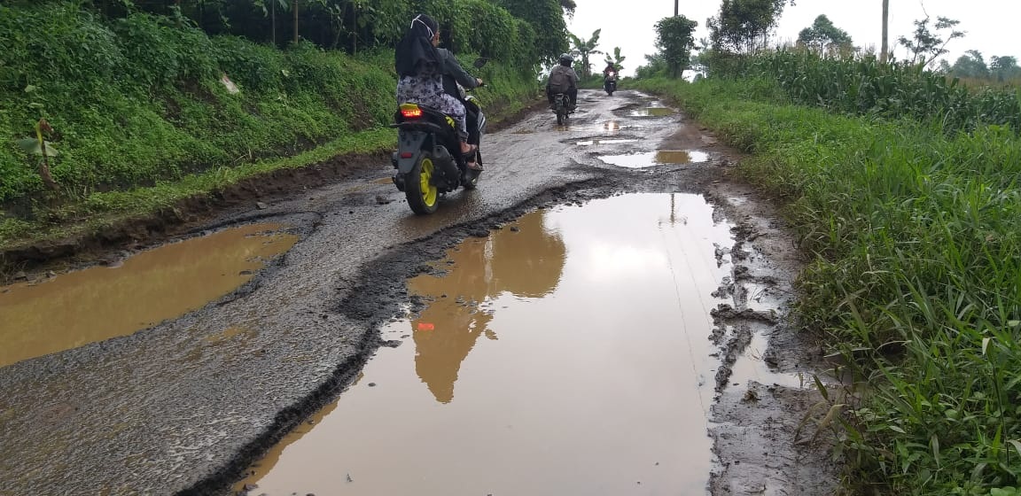 Akses Jalan Alternatif Rusak Parah