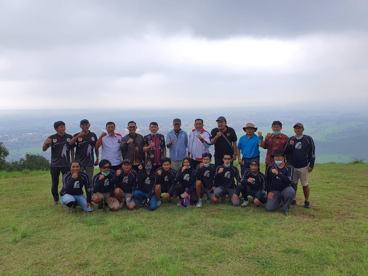 Atlet  Paralayang PON Berlatih di Bukit Panten