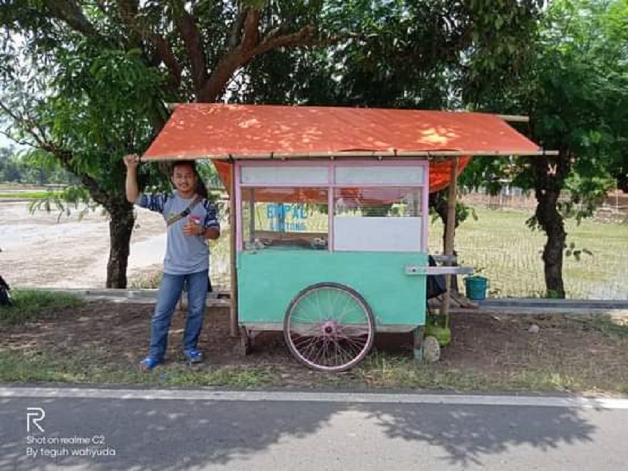 Libur Sekolah,  Jualan Paltong