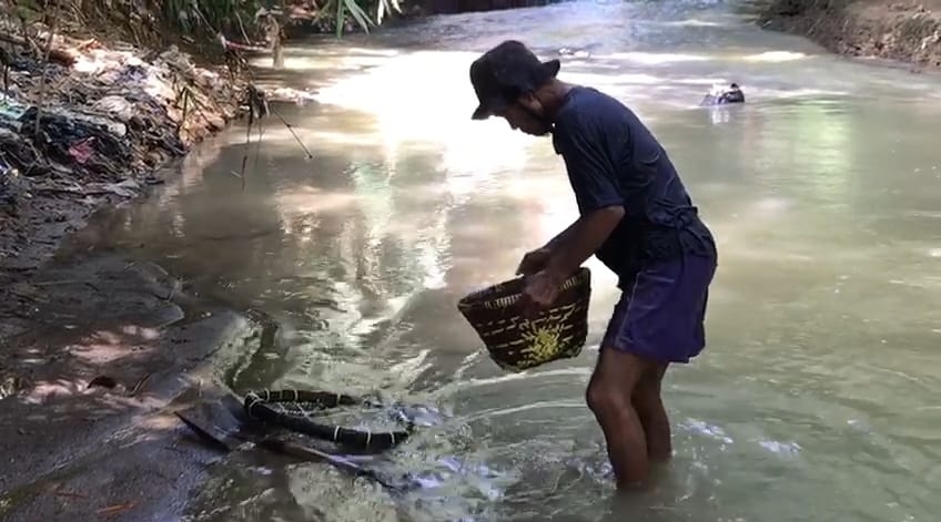 Karena Covid-19, Alih Profesi Jadi Penambang Pasir