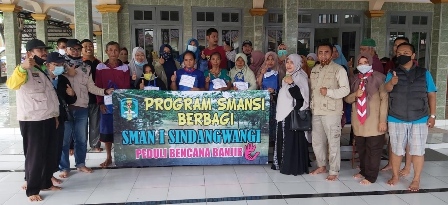 SMA Negeri 1 Sindangwangi Peduli Korban Banjir