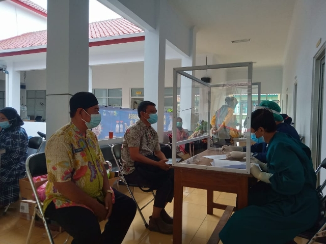 Puluhan Nakes Gagal Divaksin