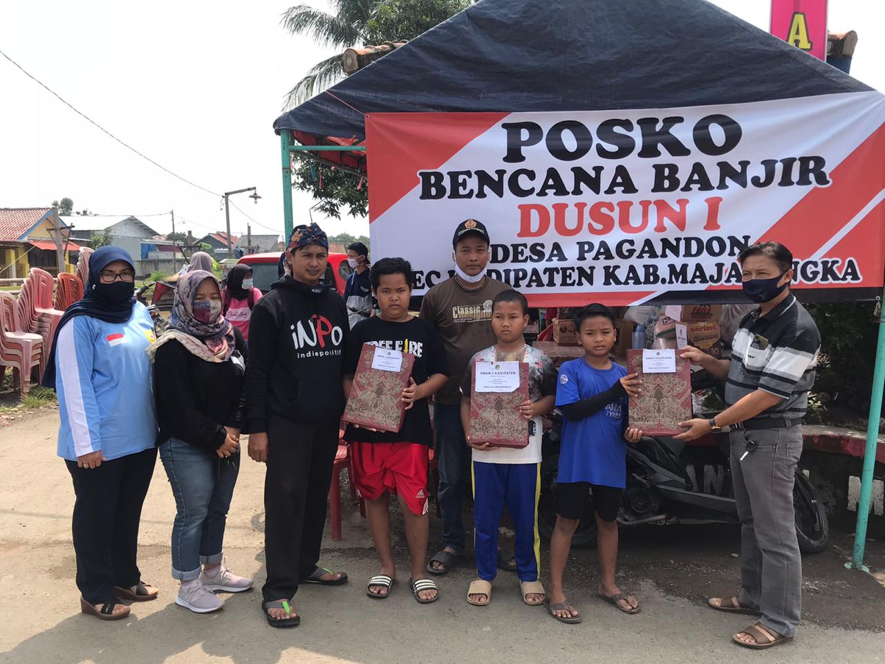 Smansaka Beri Bantuan Perlengkapan Sekolah