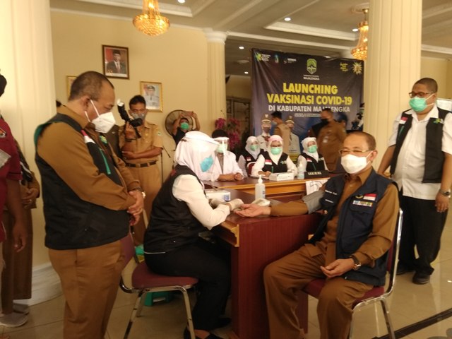 Bupati Jamin Vaksin Aman dan Halal