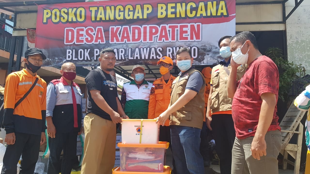 Jefry Serahkan Bantuan Rp250 Juta