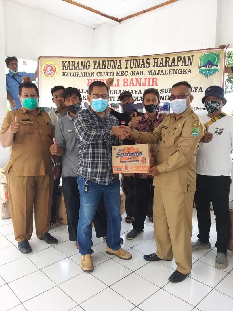 Karang Taruna Cijati Bantu Korban Banjir