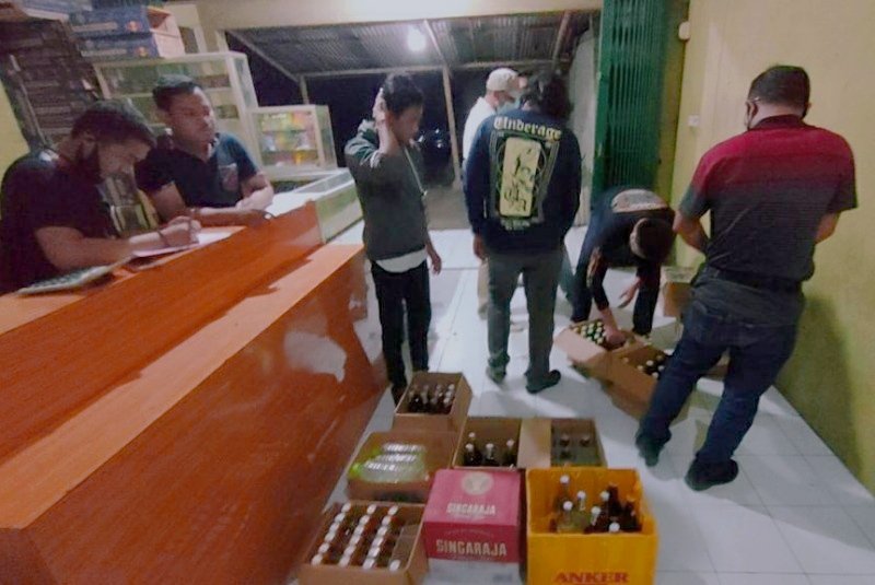 Polisi Amankan 160 Botol Miras