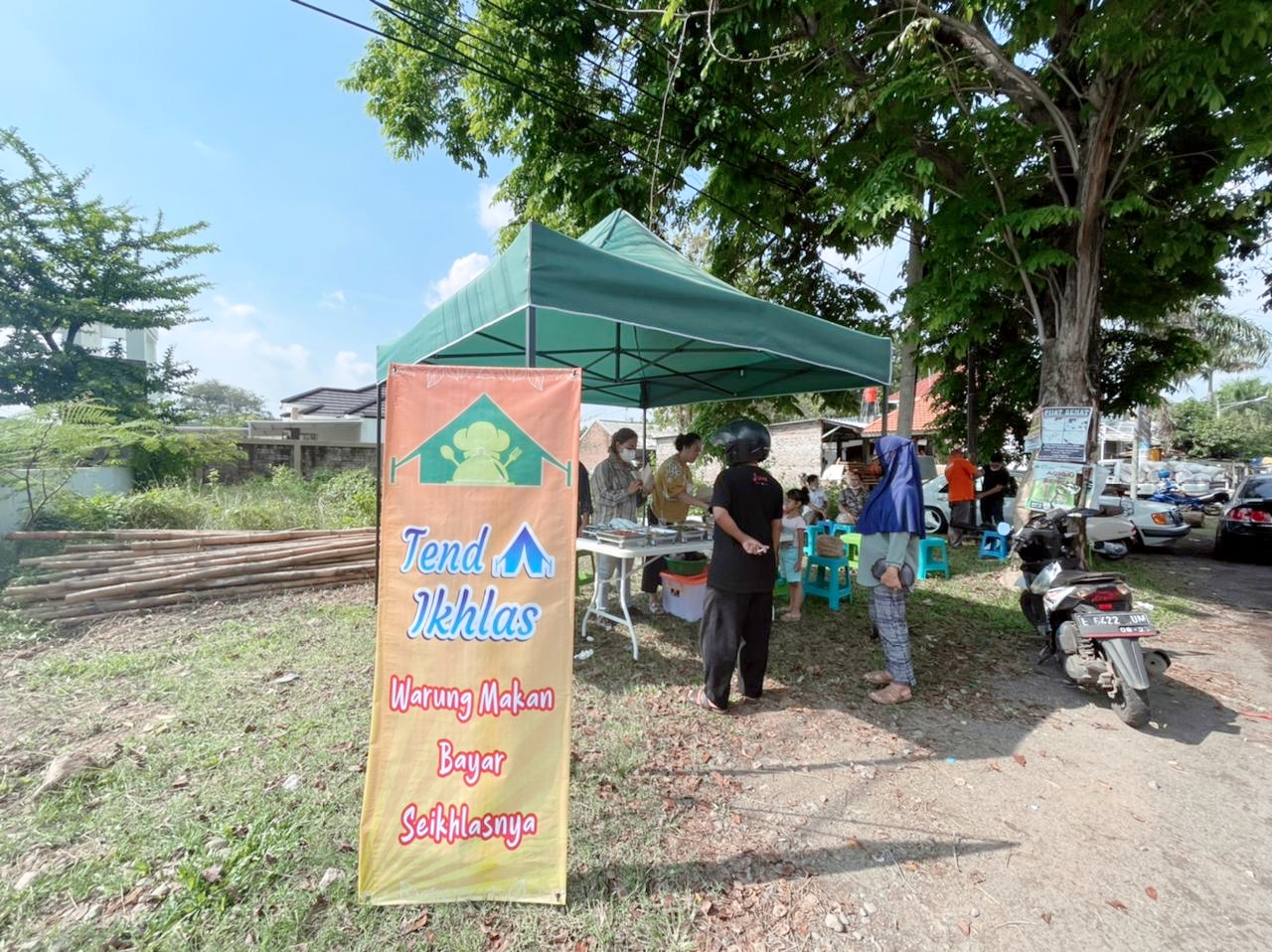 Ringankan Beban Warga, Bayar Makan Seikhlasnya