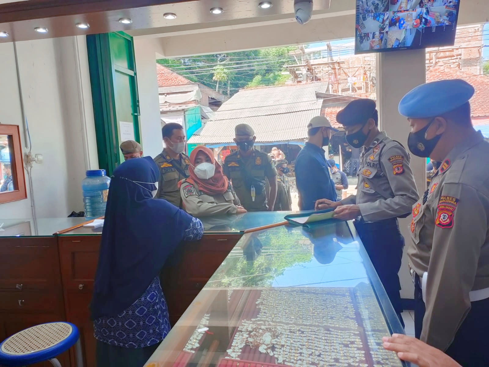 12 Pelaku Usaha Langgar PPKM, Didenda Rp 300 Ribu hingga Rp1,5 Juta