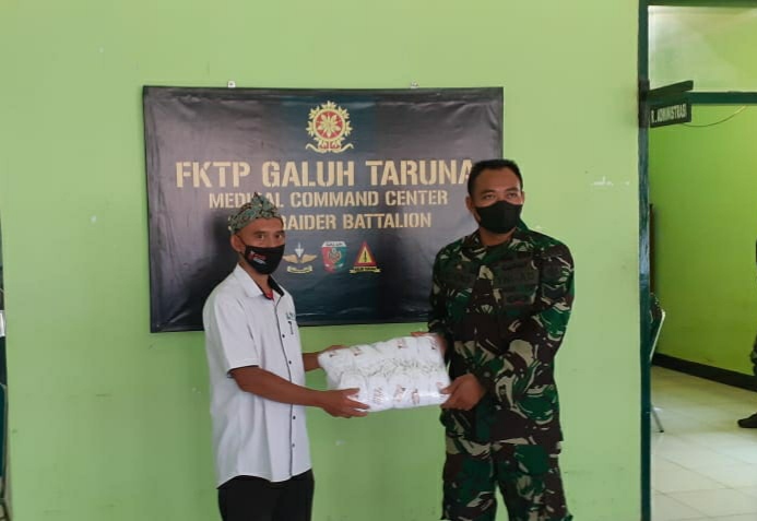 Pemuda Muhammadiyah Bagikan Masker