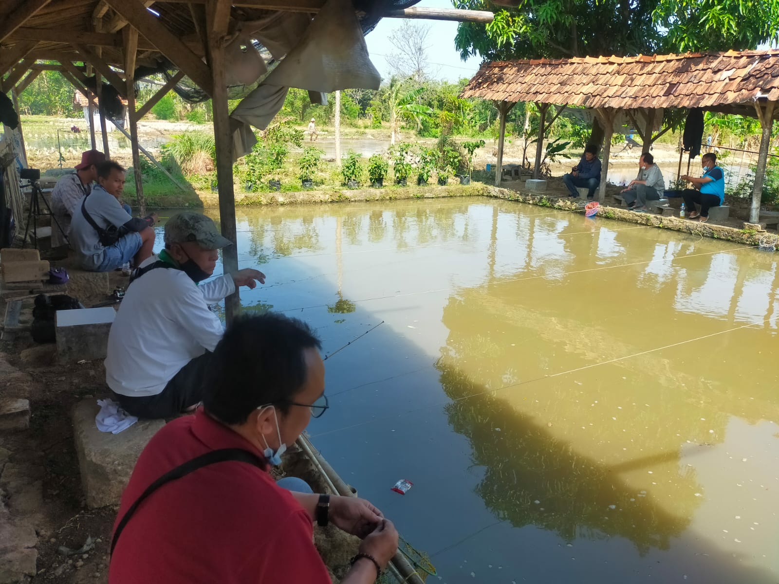 Pererat Silatuahmi dengan Mancing Bersama