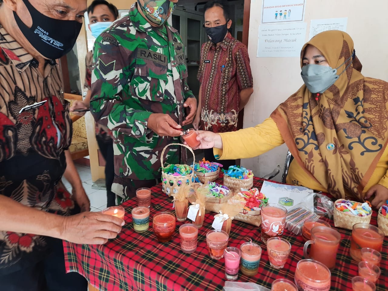 Berkat Lilin dari Jelantah, Cicenang, Dikunjungi Rombongan Polda Jabar