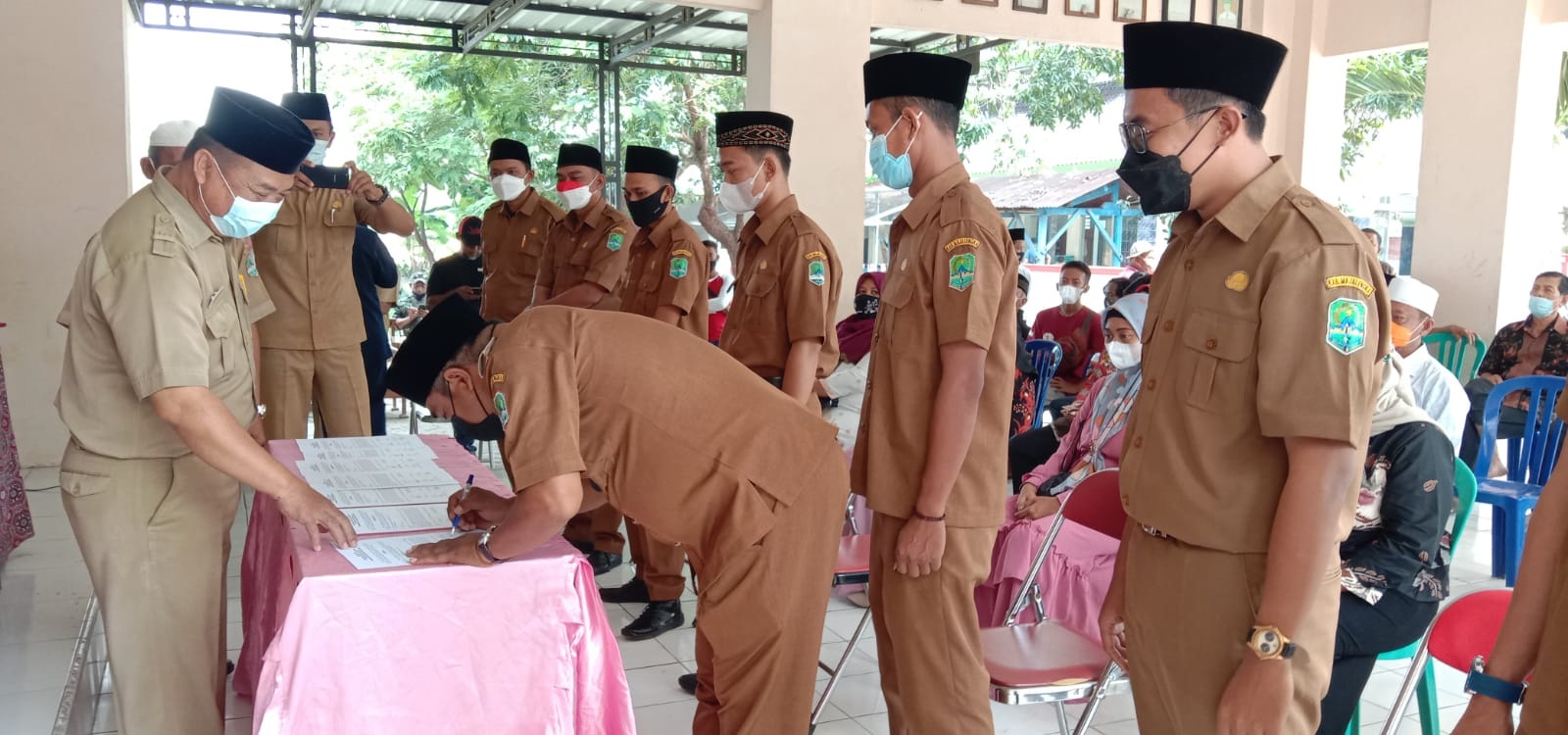 Kades Ligung Lor Lantik Tujuh Perangkat Desa