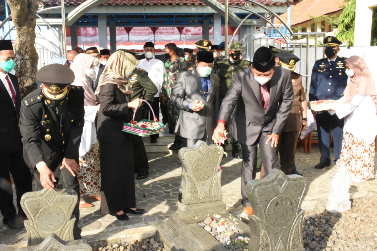 Ziarah Ke Makam Pahlawan Nasional