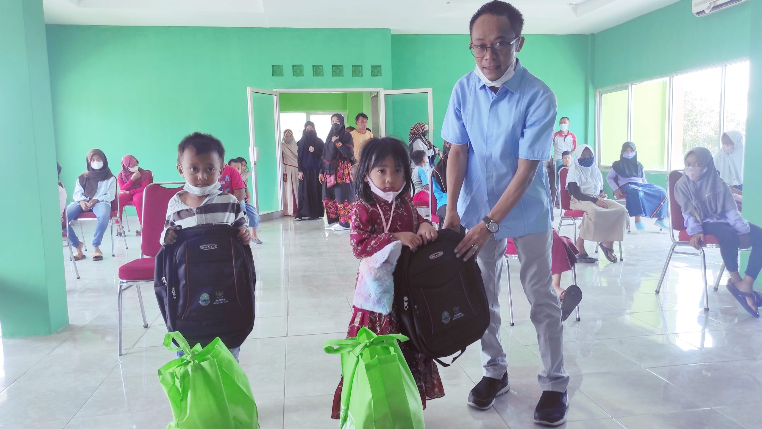 Puluhan Anak Yatim Piatu Terima Bantuan