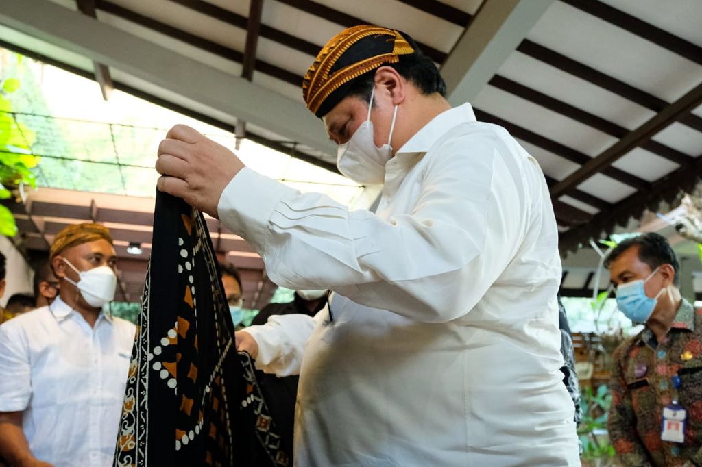 Diversifikasi Produk Batik Mendukung Pemulihan Ekonomi Nasional