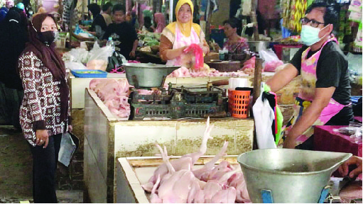 Harga Daging Ayam Naik, Pedagang Pasar Sindangkasih Menjerit